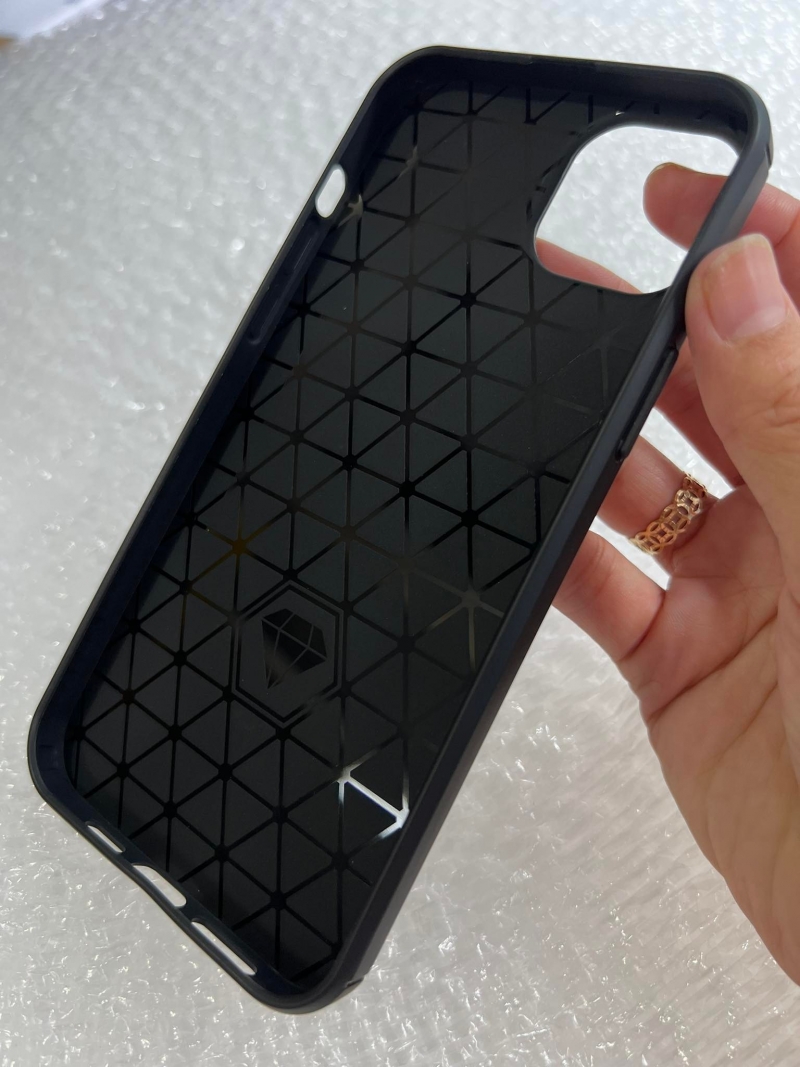 Ốp Lưng iPhone 14 Plus Chống Sốc Vân Carbon Hiệu Likgus được làm bằng chất liêu nhựa cao cấp, khả năng chiu lực tốt, ốp rẻ đẹp